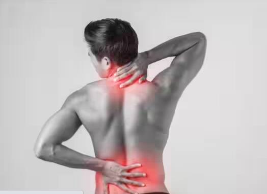 ਪੂਰੀ ਧੁੱਪ ਨਾ ਮਿਲਣਾ- ਅੱਜ-ਕੱਲ੍ਹ ਦੀ ਰੁਝੇਵਿਆਂ ਭਰੀ ਜੀਵਨ ਸ਼ੈਲੀ ਵਿੱਚ ਲੋਕਾਂ ਨੂੰ ਧੁੱਪ ਵਿੱਚ ਬੈਠਣ ਦਾ ਸਮਾਂ ਨਹੀਂ ਮਿਲਦਾ। ਸੂਰਜ ਦੀ ਰੌਸ਼ਨੀ ਸਰੀਰ ਵਿੱਚ ਵਿਟਾਮਿਨ ਡੀ ਪੈਦਾ ਕਰਦੀ ਹੈ, ਜੋ ਹੱਡੀਆਂ ਲਈ ਬਹੁਤ ਜ਼ਰੂਰੀ ਹੈ।