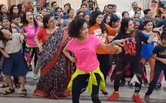 शाळेनं विद्यार्थ्यांनाच नाही तर थेट पालकांनाही नाचवलं, हा अनोखा उपक्रम नेमका काय?