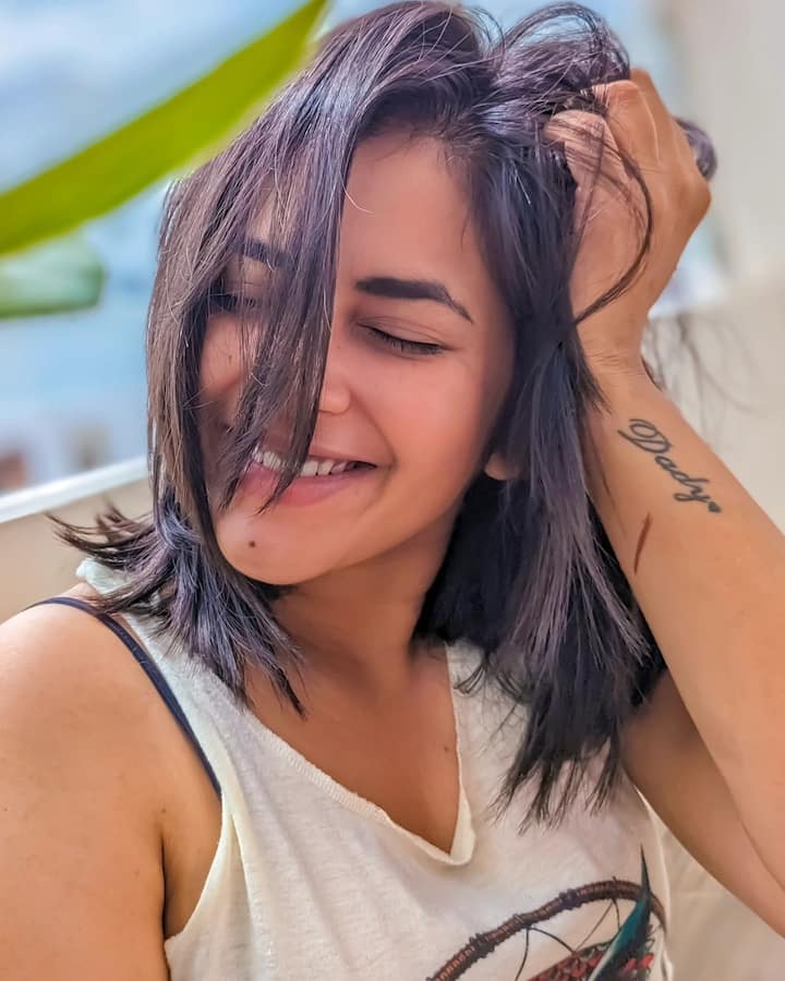 తెలుగమ్మాయి కోమలి ప్రసాద్ వరుస సినిమాలు చేస్తోంది. Photo Credit: Komalee Prasad/Instagram