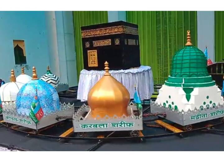 जुलूस शांततेत पार पडला.