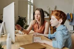 Vastu Tips For Exam Preparation  : 'या' नियमांसह परीक्षेची करा तयारी, तुम्हाला मिळतील चांगले गुण