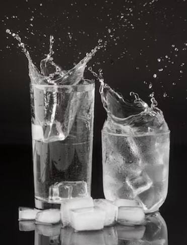 ਅਜੇ ਵੀ ਕੁਝ ਲੋਕ ਠੰਢੇ ਪਾਣੀ ਦਾ ਸੇਵਨ ਕਰਦੇ ਹਨ ਪਰ ਤੁਸੀਂ ਸ਼ਾਇਦ ਇਹ ਨਹੀਂ ਜਾਣਦੇ ਠੰਢ ਵਿੱਚ ਠੰਢਾ ਪਾਣੀ ਪੀਣ ਨਾਲ ਤੁਹਾਡੀ ਸਿਹਤ ਨੂੰ ਬਹੁਤ ਨੁਕਸਾਨ ਹੋ ਸਕਦਾ ਹੈ।