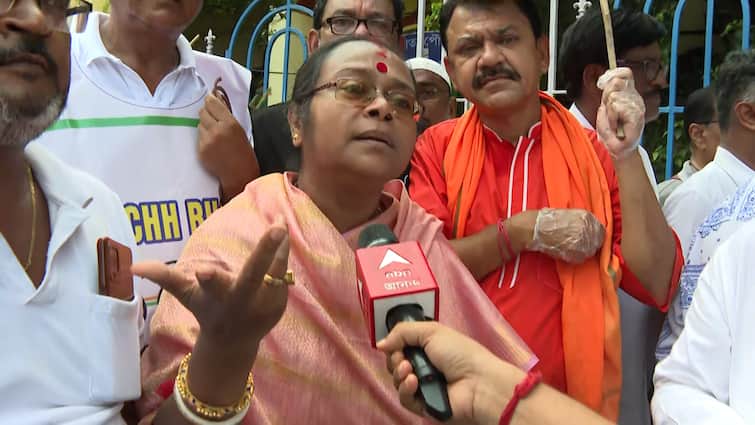 Sonali Guha Participates In BJP Agitation Against Alleged Failure Of KMC In Handling Dengue Situtation BJP Agitation:ডেঙ্গি মোকাবিলায় 'ব্যর্থ' কলকাতা পুরসভা, বিজেপির বিক্ষোভ মিছিলে সামিল সোনালি গুহ