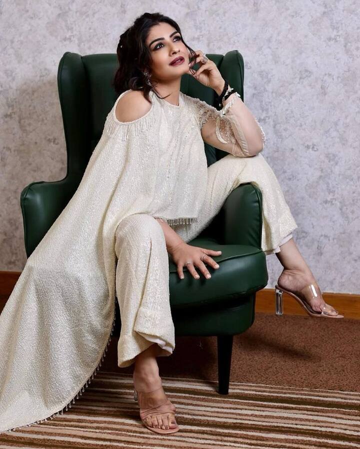 આજે પણ લોકોની નજર રવિના ટંડનની સ્ટાઈલ પર ટકેલી રહે છે.