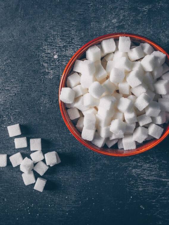 लू लगने से लेकर चेहरे के धब्बे हटाने तक, जानें कपूर के फायदे