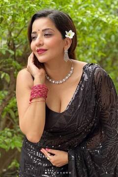 Monalisa: ਮੋਨਾਲੀਸਾ ਨੇ ਬਲੈਕ ਸਾੜ੍ਹੀ ਪਹਿਨ ਕੇ ਦਿਖਾਈ ਕਿਲਰ ਖੂਬਸੂਰਤੀ, ਸਟਾਈਲ ਦੇਖ ਦੀਵਾਨੇ ਹੋਏ ਫੈਨਜ਼