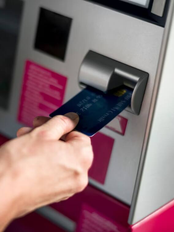 ATM से निकल आएं कटे फटे नोट तो क्या करें?