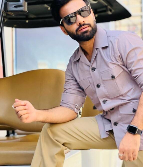ਇਸ ਦੌਰਾਨ ਕਲਾਕਾਰ ਨੇ ਇਹ ਵੀ ਦੱਸਿਆ ਕਿ ਉਨ੍ਹਾਂ ਉੱਪਰ ਧਮਕੀਆਂ ਦਿਵਾਉਣ ਦੇ ਦੋਸ਼ ਲਗਾਏ ਜਾ ਰਹੇ ਹਨ,ਮੈਂ ਤਾ ਖੁਦ ਹਸਪਤਾਲ ਵਿੱਚ ਭਰਤੀ ਹਾਂ। ਇਸਦੇ ਨਾਲ ਹੀ ਕਲਾਕਾਰ ਨੇ ਦੱਸਿਆ ਕਿ ਉਨ੍ਹਾਂ ਦੀ ਜ਼ਿੰਦਗੀ ਲੰਬੇ ਸਮੇਂ ਤੋਂ ਉਤਰਾਅ ਚੜਾਅ ਭਰੀ ਚੱਲ ਰਹੀ ਹੈ। ਉਨ੍ਹਾਂ ਕਿਹਾ ਕਿ ਜੇਕਰ ਕੋਈ ਕਿਸੇ ਨੂੰ ਧਮਕੀ ਦੇ ਰਿਹਾ ਹੈ ਤਾਂ ਮੇਰੇ ਵੱਲੋਂ ਵੀ ਉਸ ਉੱਪਰ ਕਾਰਵਾਈ ਕਰਨ। ਕਲਾਕਾਰ ਨੇ ਕਿਹਾ ਕਿ ਜਿਸਦਾ ਜੋ ਦਿਲ ਕਰਦਾ ਸਾਨੂੰ ਪੰਜਾਬੀਆਂ ਨੂੰ ਮੂੰਹ ਚੁੱਕ ਕੇ ਕਹਿ ਦਿੰਦਾ।