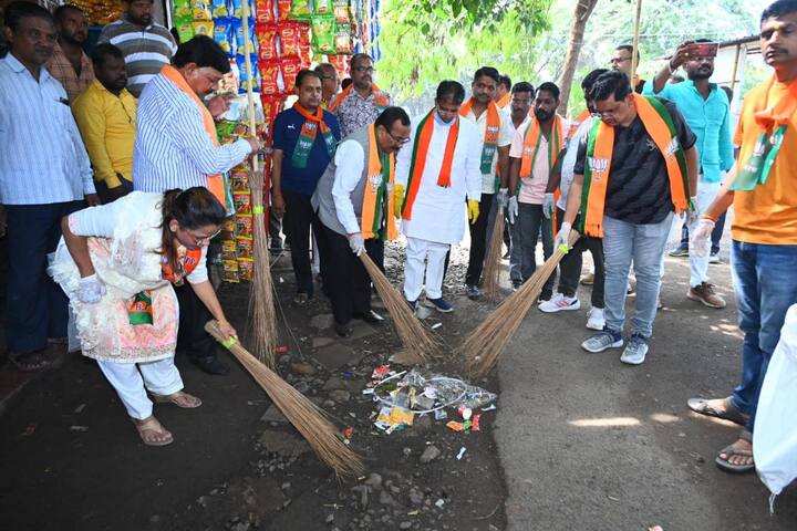 या अभियानात स्थानिक नागरिकांनी उस्फुर्त सहभाग नोंदवला.सोबतच यावेळी मंत्री अतुल सावे यांच्यासह भाजप कार्यकर्ते देखील उपस्थित होते.
