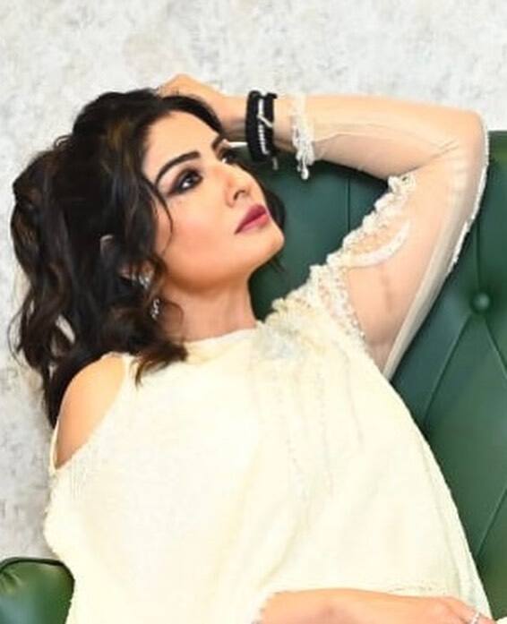 Raveena Tandon photo: 90ના દાયકામાં પ્રખ્યાત અભિનેત્રી રવિના ટંડન તેના લુકના કારણે આજે પણ ચર્ચામાં રહે છે. આજે ફરી અભિનેત્રીએ કેટલીક તસવીરો શેર કરી છે.