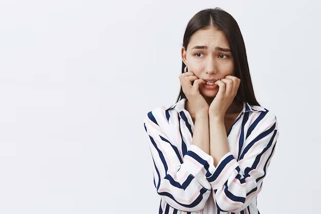 শারীরিক সমস্যার দিকে গুরুত্ব দিলেও মানসিক স্বাস্থ্যের প্রতি আমাদের খুব বেশি খেয়াল থাকে না। এক্ষেত্রে আমরা বেশিরভাগই থাকি উদাসীন। তবে বাস্তবতা হলো শারীরিক যেকোনো স্বাস্থ্য সমস্যার মতো মানসিক স্বাস্থ্য সমস্যাও প্রতিরোধ করতে হবে।