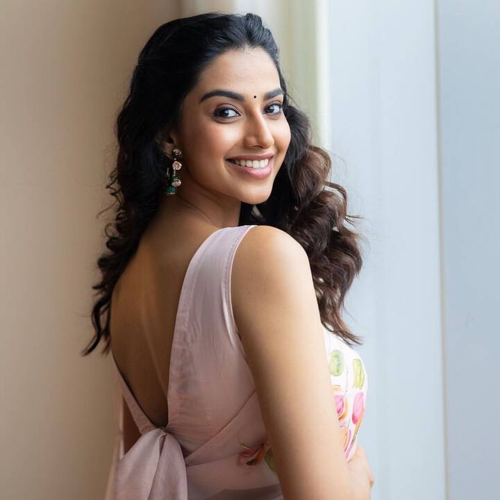 விஜய்க்கு ஜோடியாக மீனாட்சி சவுத்ரி எனும் நடிகை நடிக்கவுள்ளார் என்ற தகவல் பரவி வருகிறது.