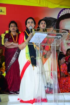 ఫోటోలు: నిరాహార దీక్షలో నారా భువనేశ్వరి, బాబుకు మద్దతుగా తరలివచ్చిన టీడీపీ శ్రేణులు