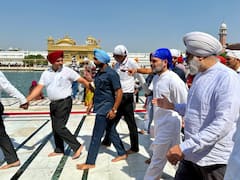 Rahul Gandhi Offers Prayers At Amritsar's Golden Temple, Performs 'Sewa' — SEE PICS