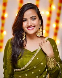 ఆకుపచ్చ లంగా వోణిలో - ఆకట్టుకుంటున్న బిగ్ బాస్ సిరి!