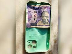 मोबाइल के कवर में क्या आप भी रखते हैं पैसे? जानिए ऐसा क्यों नहीं करना चाहिए- VIDEO