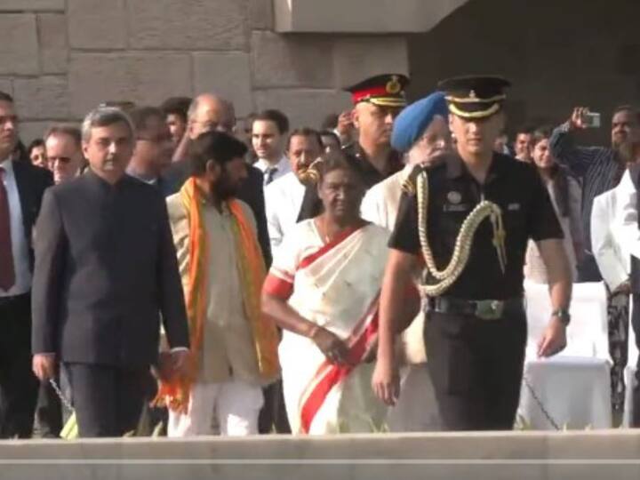 President Droupadi Murmu pays tribute to Mahatma Gandhi at Rajghat. (Photo: X/ANI)