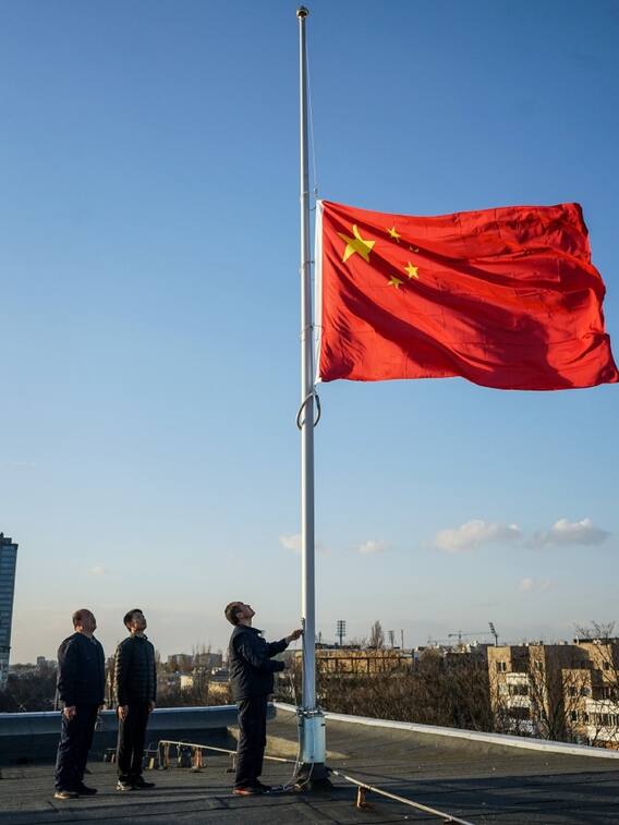 चीन में एक मजदूर हर घंटे कितना कमाता है