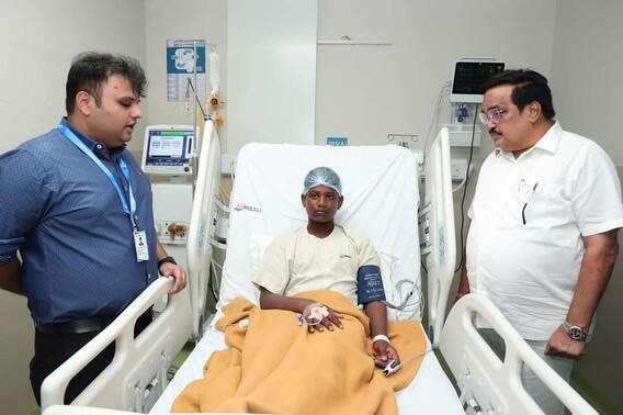 Navsari: સી.આર પાટીલે 24 કલાક બાદ દરિયામાંથી જીવિત મળેલા કિશોરને મળી પૂછ્યા ખબર અંતર