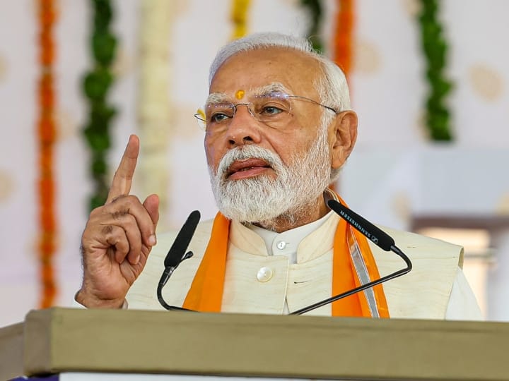 PM Modi Chhattisgarh Visit Criticises congress government vision of developed India will be fulfilled when every corner of country says PM Modi PM Modi : 'काँग्रेसचा विकास फक्त बॅनरवर, गरीबांचं कल्याण हेच माझे ध्येय'; पंतप्रधान मोदींचा निशाणा, छत्तीसगडमध्ये 26,000 कोटींच्या प्रकल्पांची पायाभरणी