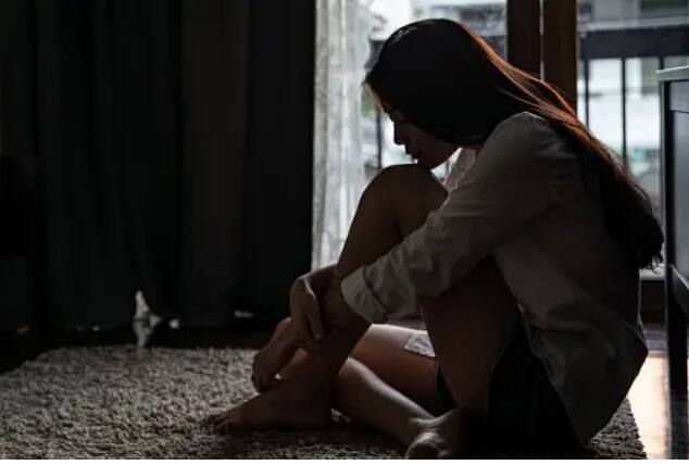 पालकांनी किशोरवयीन मुलांशी मानसिक आरोग्याबद्दल बोलले पाहिजे. जर ते मानसिकदृष्ट्या  अस्वस्थ असतील, दुःखी असतील किंवा नैराश्यासारख्या समस्यांशी झुंजत असतील तर  पालकांनी त्यांना मदत करून योग्य मार्ग दाखवावा. मानसिक विकार टाळण्यासाठी, डॉक्टरांचा सल्ला घ्यावा. तज्ञांना भेटून अशा समस्यांसाठी टिप्स मिळू शकतात.