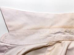 Cleaning Hacks : कॉलरचा काळेपणा दूर करायचा आहे?  'हे' सोपे क्लिनिंग हॅक वापरून पहा, शर्ट दिसेल क्षणार्धात स्वच्छ आणि चमकदार