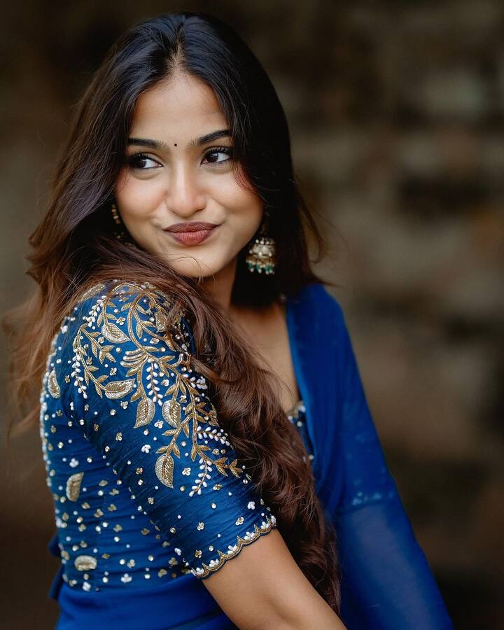 8 ఏండ్ల వయసులోనే చైల్డ్ ఆర్టిస్టుగా టాలీవుడ్ లో అడుగు పెట్టింది. Photo Credit: Pranavi Manukonda/Instagram