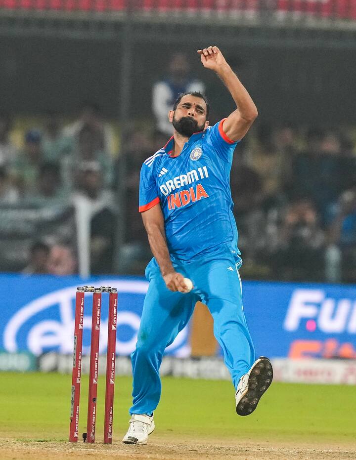 विश्वचषकात सर्वाधिक विकेट घेणाऱ्या भारतीय गोलंदाजामध्ये मोहम्मद शामी तिसऱ्या क्रमांकावर आहे. मोहम्मद शामीने विश्वचषकाचे फक्त 11 सामने खेळले आहेत. या 11 सामन्यात शामीने 31 विकेट घेण्याचा भीमपराक्रम केला आहे. शामीने एक वेळा पाच आणि तीन वेळा चार विकेट घेण्याचा पराक्रम केला आहे. यंदाच्या विश्वचषकातही मोहम्मद शामीकडून दमदार कामगिरीची आपेक्षा असेल. अनुभवी मोहम्मद शामी भारतासाठी एक्स फॅक्टर ठरू शकतो.