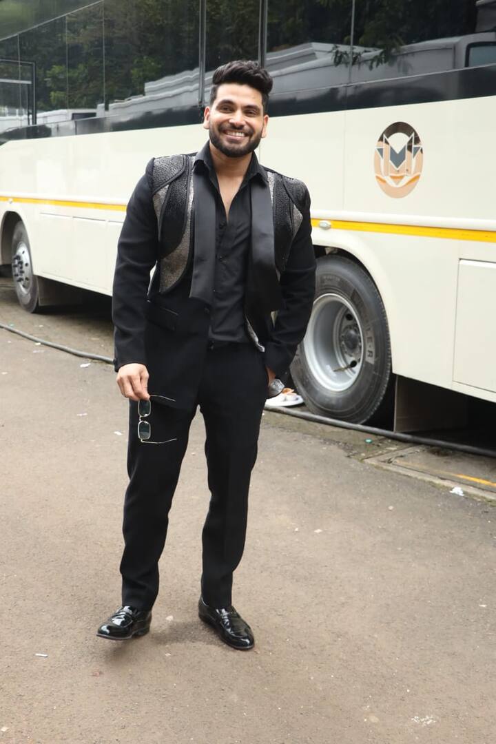 'खतरों के खिलाडी 13'  या कार्यक्रमाच्या ग्रँड फिनालेसाठी कलकारांनी खास लूक केला आहे.