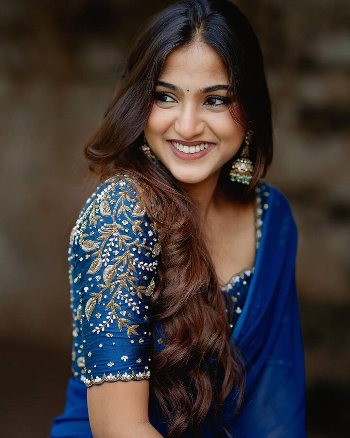 50కి పైగా సినిమాల్లో బాలనటిగా చేసి ఆకట్టుకుంది. Photo Credit: Pranavi Manukonda/Instagram