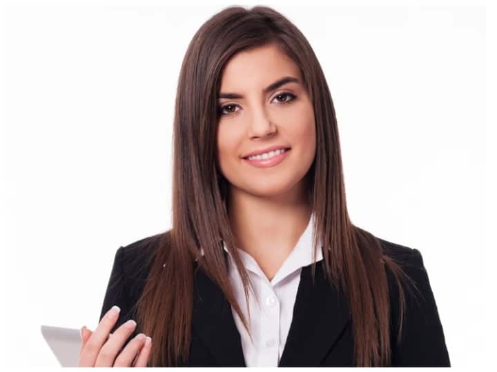 स्टेट बैंक ऑफ इंडिया के पीओ पद पर केवल ऑनलाइन अप्लाई किया जा सकता है. ऐसा करने के लिए आपको बैंक की ऑफिशियल वेबसाइट पर जाना होगा, जिसका पता ये है – sbi.co.in.