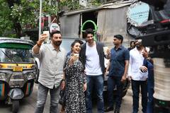 बेटे राजवीर Rajveer Deol के साथ कैफे में स्पॉट हुए Sunny Deol, तस्वीरों में दिखी बाप-बेटे की शानदार बॉन्डिंग