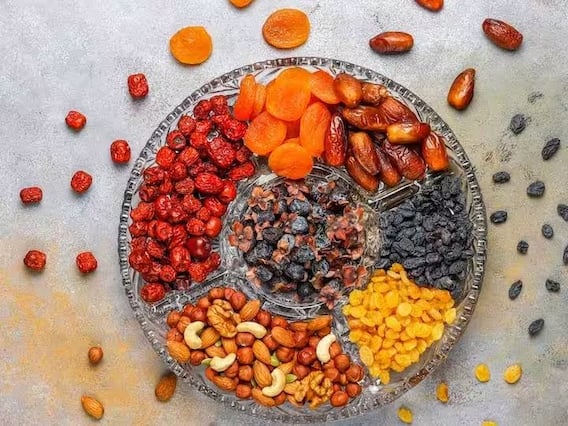 Health Tips : दररोज रिकाम्या पोटी ड्रायफ्रुट्स खाताय? तर, तुमच्यासाठी 'हे' जाणून घेणं गरजेचं Health Tips : दररोज रिकाम्या पोटी ड्रायफ्रुट्स खाताय? तर, तुमच्यासाठी 'हे' जाणून घेणं गरजेचं