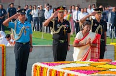 Mahatama Gandhi birth anniversary : आज महात्मा गांधींची 154 वी जयंती; पंतप्रधान मोदींसह राष्ट्रपती मुर्मू यांचं राजघाटावर अभिवादन!