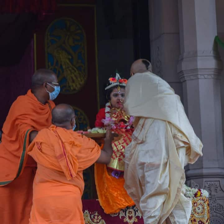 লোকমুখে প্রচলিত, একসময় কোলাসুর স্বর্গ, মর্ত, পাতাল দখল করে নিয়েছিলেন। সেই সময়ে বিপন্ন দেবতারা মহাকালীর শরণ নেন।