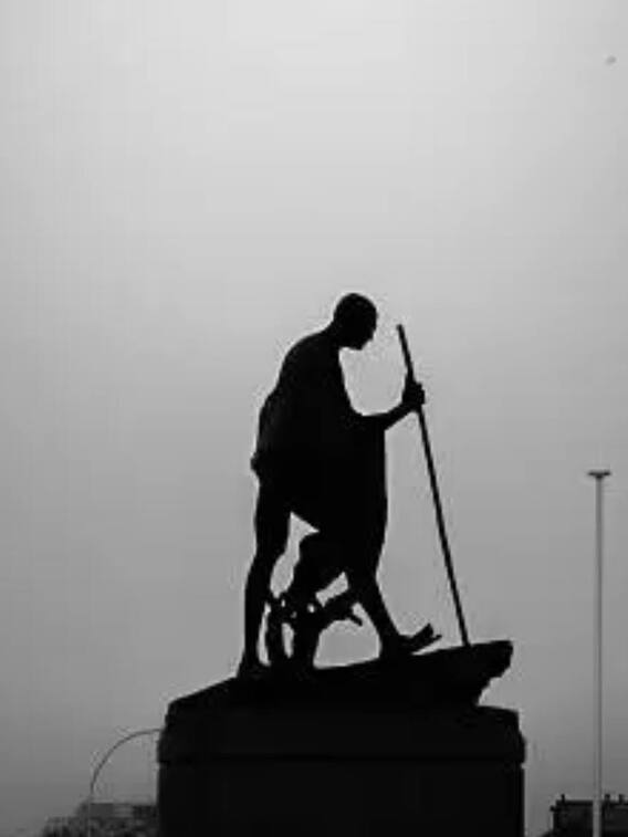 जब पहली बार नोट पर नजर आए महात्मा गांधी