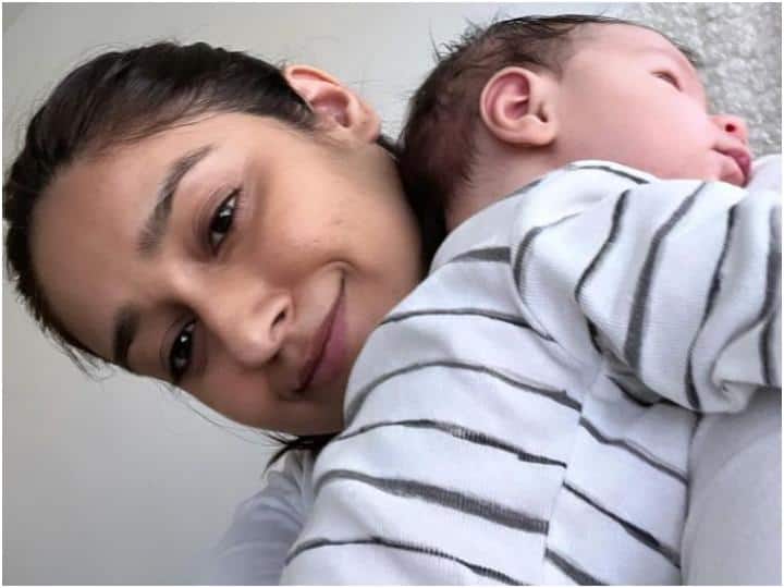 Ileana D'Cruz son Koa Phoenix Dolan turns two months old actress shares picture of him in her lap Ileana D’Cruz ने बेटे को गोद में लिए शेयर की प्यारी तस्वीर, लाडले के दो महीने का होने पर लिखी ये खास बात