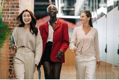 How To Become Selfsufficient : आजच्या काळात महिलांनी स्वावलंबी बनणे गरजेचे आहे, त्याकरता महिलांनी काय करणे गरजेचे आहे? पाहा