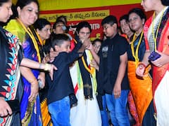 ఫోటోలు: నిరాహార దీక్షలో నారా భువనేశ్వరి, బాబుకు మద్దతుగా తరలివచ్చిన టీడీపీ శ్రేణులు