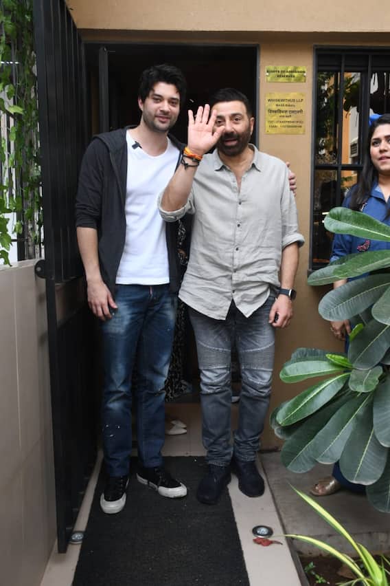 बेटे राजवीर Rajveer Deol के साथ कैफे में स्पॉट हुए Sunny Deol, तस्वीरों में दिखी बाप-बेटे की शानदार बॉन्डिंग