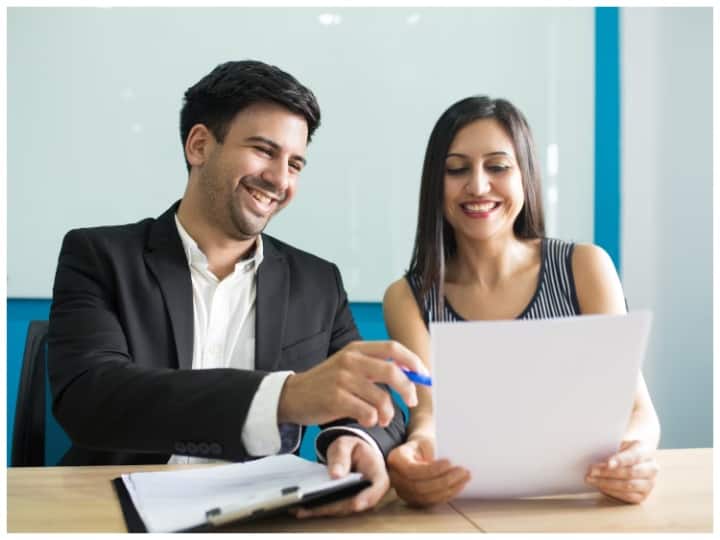 पहले आवेदन करने की लास्ट डेट 27 सितंबर थी जिसे आगे बढ़ाकर 3 अक्टूबर 2023 कर दिया गया था. इन वैकेंसी के लिए एप्लीकेशन लिंक 7 सितंबर को खुला था और कल बंद हो जाएगा.