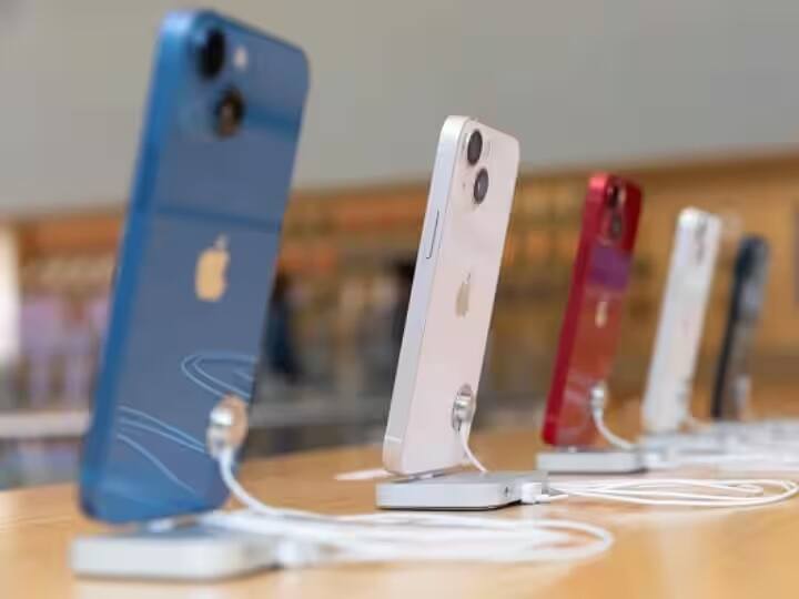 Apple iPhone 13 के 128GB स्टोरेज के वेरिएंट पर 20,000 रुपये की छूट मिल रही है, इसे आप केवल 59,990 रुपये में खरीद सकते है. इसके लिए आप एप्पल स्टोर या ई-कॉमर्स साइट से ऑर्डर कर सकते हैं.