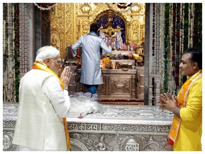 PM Modi Visit Sanvaliya Seth Temple: प्रधानमंत्री नरेंद्र मोदी राजस्थान के चित्तौड़गढ़ जिले में सांवलिया सेठ मंदिर पहुंचे और पूजा-अर्चना की. पीएम मोदी आरती में भी शामिल हुए.