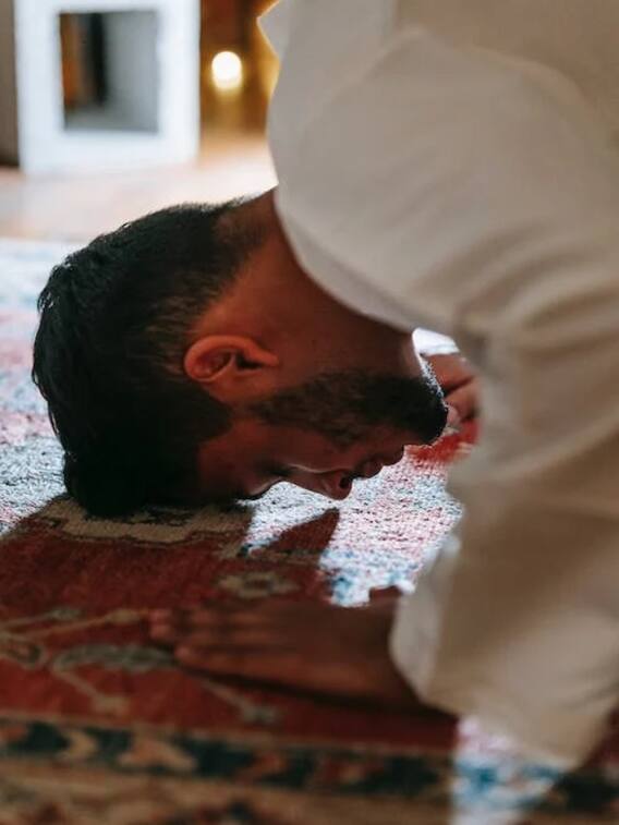 कौन हैं इस्माइली मुसलमान जो पांच वक्त का नमाज नहीं पढ़ते