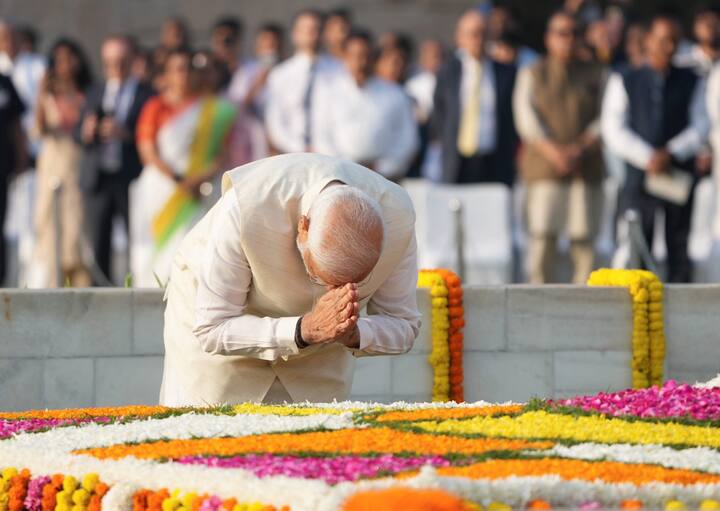 आजचा दिवस जगभरात आंतरराष्ट्रीय अहिंसा दिन साजरा केला जातो. (Photo : PTI)