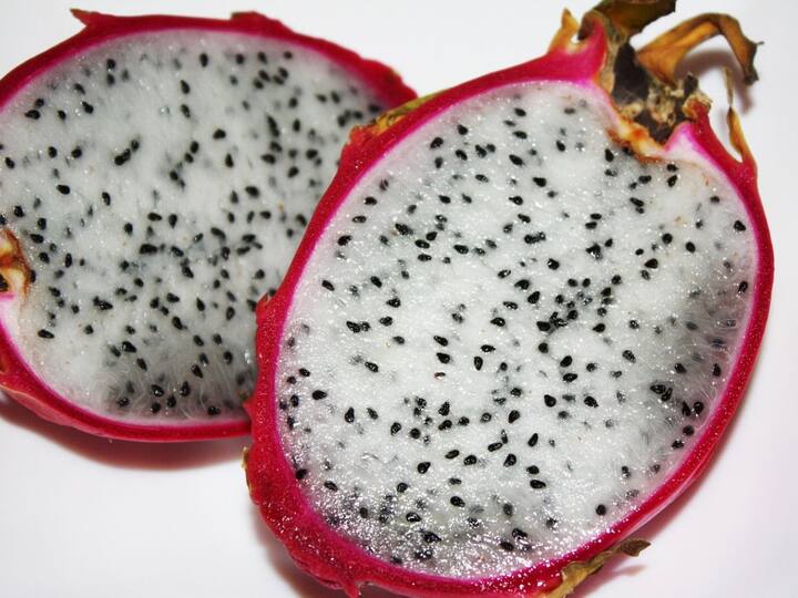 Benefits of Dragon Fruit: ড্রাগন ফ্রুট হাড় শক্ত করতেও বিশেষভাবে সাহায্য করে। এতে চুল থাকে ভাল, ত্বকেরও যত্ন নেয়।