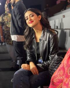 Paris Fashion Week में नव्या नंदा को चीयर करने पहुंचीं मां और नानी जया बच्चन, श्वेता ने शेयर की इनसाइड तस्वीरें