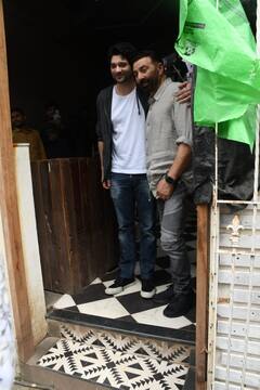 बेटे राजवीर Rajveer Deol के साथ कैफे में स्पॉट हुए Sunny Deol, तस्वीरों में दिखी बाप-बेटे की शानदार बॉन्डिंग