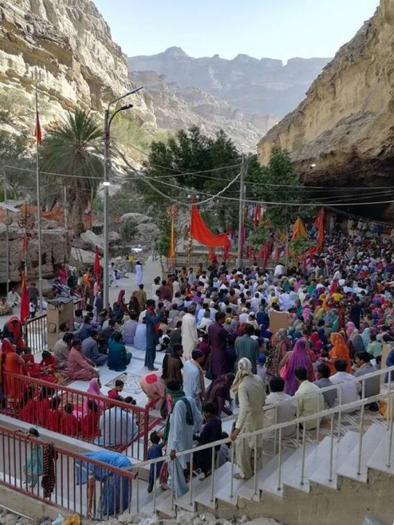 पाकिस्तान में कौन से भगवान की सबसे अधिक पूजा की जाती है?