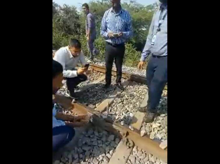 Vande Bharat Express Udaipur Jaipur Halted After Ballast Found Placed ...
